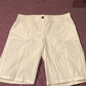 White Kim Roger’s shorts size 16